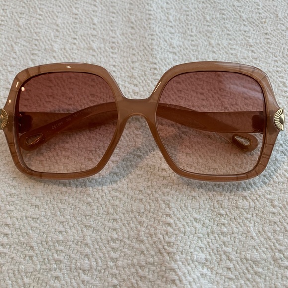 🚫⚠️ SOLD ⚠️🚫 Chloe Sunglasses - Picture 2 of 8